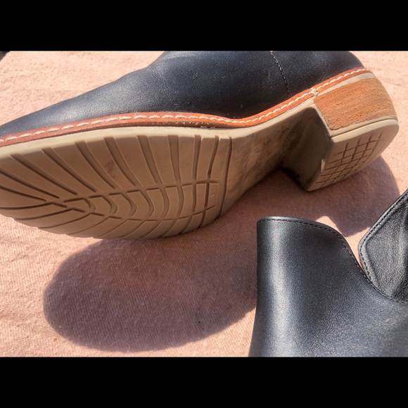 Open side short black booties - Picture 4 of 5